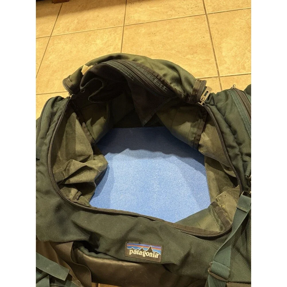 Vintage Patagonia Duffel Bag Green 48026 90s Y2K Gym Travel Luggage USA MADE